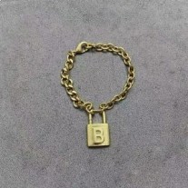 Brățară cu lanț cu pandantiv Balenciaga B Lock În aur
