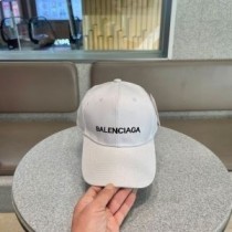 Șapcă Balenciaga Clasic cu logo brodat în alb