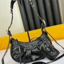 Taška přes rameno Balenciaga XS Le Cagole v černé embosované kůži