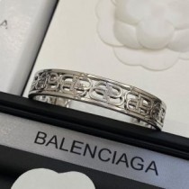 Balenciaga BB Icon Manžetový náramek ve stříbrné barvě