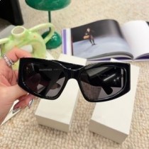 Sluneční brýle Balenciaga BB0321 Bossy Cat v černé barvě