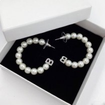 Balenciaga – Schlaufenohrringe mit B-Perlen in Silber
