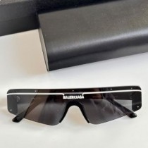 Balenciaga – BB003S – Rechteckige Ski-Sonnenbrille in Schwarz/Weiß