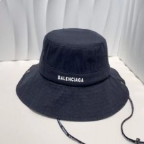 Balenciaga – Fischerhut mit Logo und Hutband in Marineblau