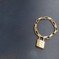 Balenciaga B Kedjelås Tunt Armband I Guld