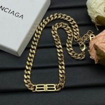 Balenciaga BB Ikon Halsband med B-hänge i guld