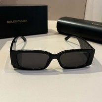 Occhiali da sole rettangolari Balenciaga 9153 neri
