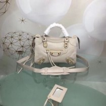 Borsa a tracolla Classico City di Balenciaga in pelle di capra bordata beige