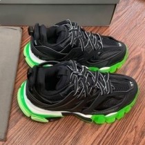 Balenciaga Glow In The Dark Track Scarpe da ginnastica Unisex In Pelle E Mesh Nero/Verde