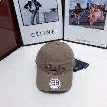 Cappellino Balenciaga con logo frontale ricamato color talpa