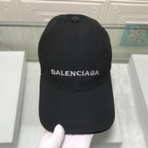 Cappellino Balenciaga con logo ricamato in nero