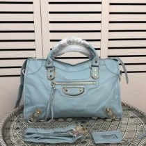 Borsa a tracolla media classica da città Balenciaga in pelle di capra con bordo metallizzato blu