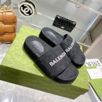 Ciabatte da piscina Balenciaga unisex GG Supreme in gomma nera