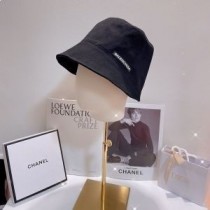 Cappello da pescatore classico con logo Balenciaga in nero