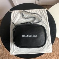 Borsa fotografica quotidiana piccola Balenciaga in pelle di vitello nera