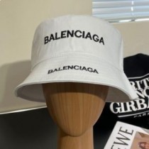 Cappello da pescatore classico con doppio logo Balenciaga in bianco