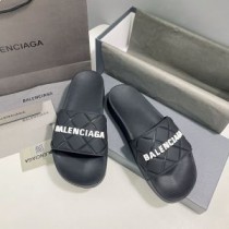 Ciabatte da piscina Balenciaga unisex in gomma trapuntata nera