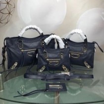 Borsa a tracolla Classico City di Balenciaga in pelle di capra bordata blu navy