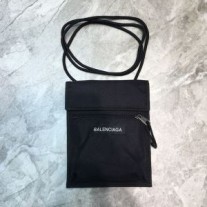 Balenciaga Explorer-taske med rem i patched canvas sort