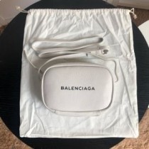 Balenciaga XS Everyday Kamerataske I Hvid kalveskind