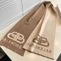Balenciaga BB Logo Scairf Cniotáilte In Apricot