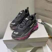 Sneakers Triple S Balenciaga le Leathar Aonghnéas Ildathanna Aonair Agus Mogall Dubh/Rós