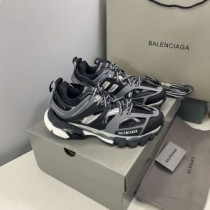 Sneakers Balenciaga Glow In The Dark Track Leathar Unisex Agus Mogall Dubh / Liath