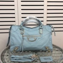 Balenciaga srednja klasična gradska torba na rame u plavoj kozjoj koži s metalnim rubom
