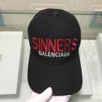 Balenciaga kapa s izvezenim logotipom u crnoj/crvenoj boji