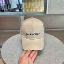 Čiapka Balenciaga klasické s vyšívaným logom v béžovej farbe