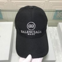 Čiapka Balenciaga BB Mode v čiernej farbe