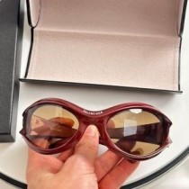 Okrúhle slnečné okuliare Balenciaga BB0317S Dynamo v červenej farbe