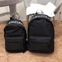 Batoh na kolesá Balenciaga v nylonovej čiernej/bielej farbe