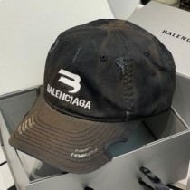 Čierno-biela vyšívaná čiapka s logom Balenciaga 3B