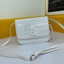 악어 무늬 가죽 화이트 소재의 Balenciaga B 크로스바디 백