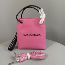 그레인드 가죽 핑크 소재의 Balenciaga 쇼핑 휴대폰 홀더