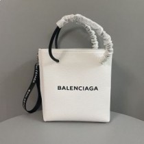 그레인 가죽 화이트 소재의 Balenciaga 쇼핑 휴대폰 홀더