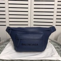 Balenciaga Riñonera Everyday En Piel De Becerro Azul Marino