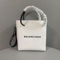 Balenciaga Shopping Soporte Para Teléfono En Cuero Granulado Blanco