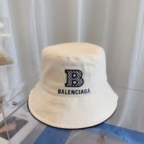 Gorro de pescador blanco con bordado B individual de Balenciaga