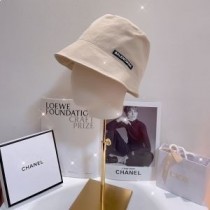 Gorro de pescador clásico con logo de Balenciaga en color albaricoque