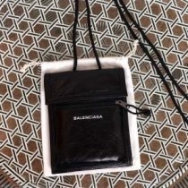 Balenciaga Pochette Explorer Avec Bandoulière En Cuir Ciré Noir