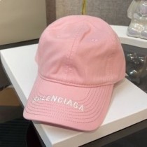 Balenciaga Casquette brodée en coton avec logo en rose/blanc