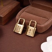 Σκουλαρίκια Balenciaga Brass Lock σε χρυσό