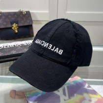 Balenciaga Γράψτε το λογότυπο προς τα πίσω Καπέλο του μπέιζμπολ σε μαύρο