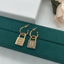 Σκουλαρίκια Balenciaga B Chain Lock σε χρυσό