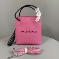 Balenciaga Shopping-telefoonhouder in generfd leer, roze