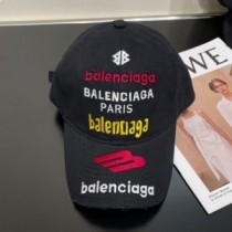 Balenciaga geborduurde pet met meerdere logo's in zwart