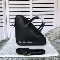 Balenciaga kleine driehoekige plunjezak van kalfsleer zwart