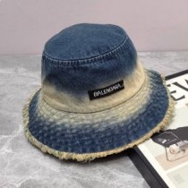 Balenciaga-emmerhoed met logo met kleurverloop in blauw